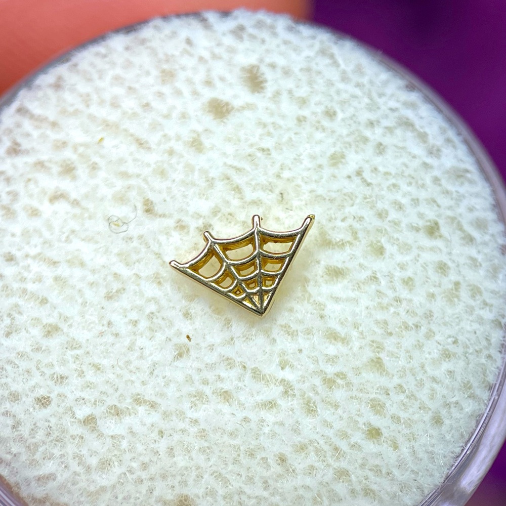 Divinity Yellow Gold Spider Web Threadless End - image 1
